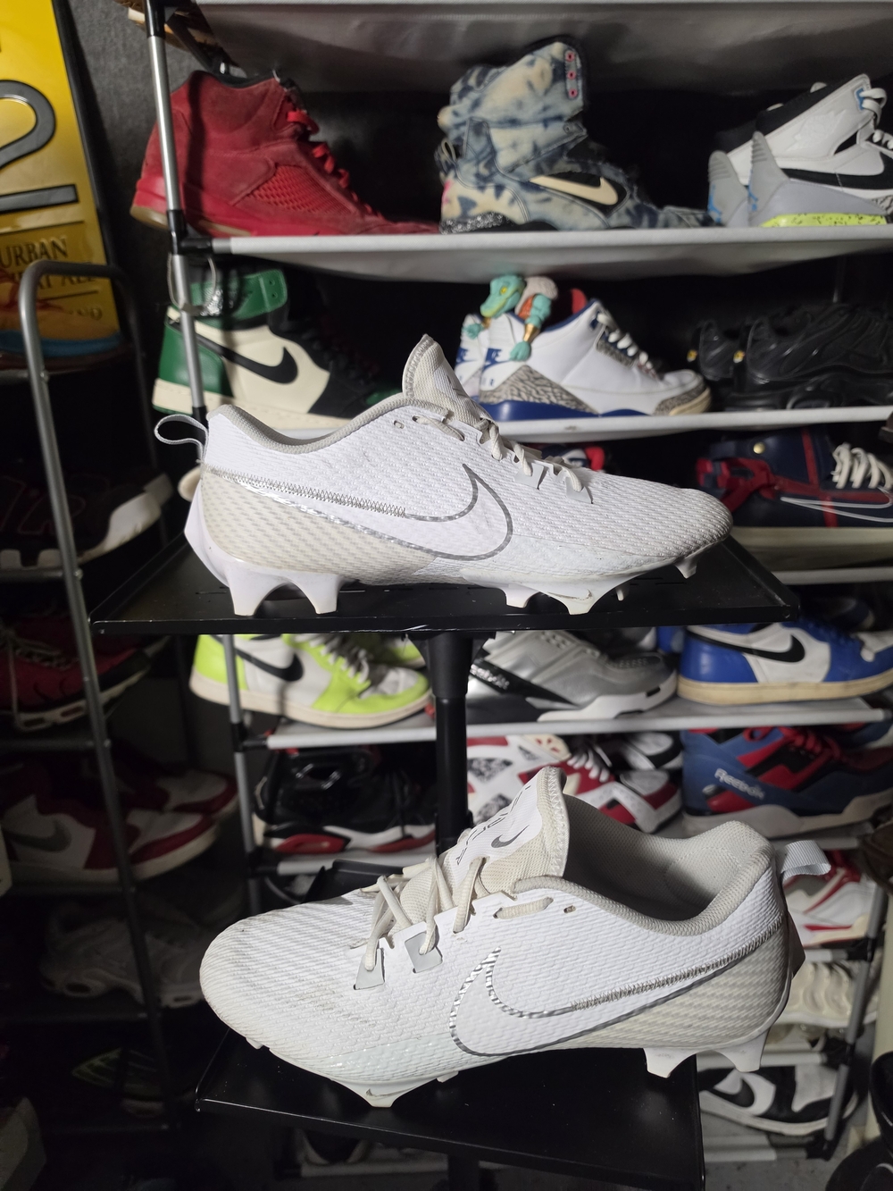 🔥 Nike Men's Size 13 White Soccer Cleats - Lightweight Performance